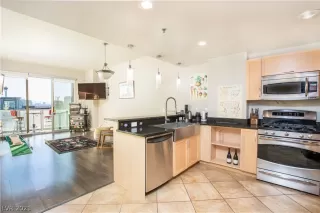 Photo #5: 2330780 Listing