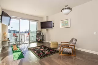 Photo #6: 2330780 Listing