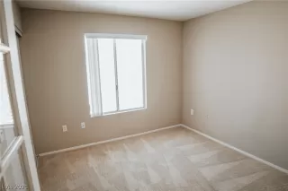 Photo #3: 2330787 Listing