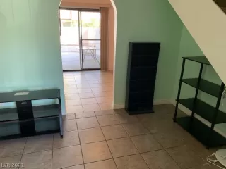 Photo #4: 2330797 Listing