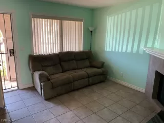 Photo #6: 2330797 Listing