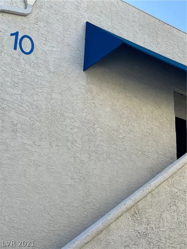 MLS: 2330802 Condo For Sale