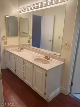 Photo #5: 2330802 Listing 