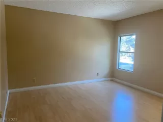 Photo #6: 2330802 Listing 