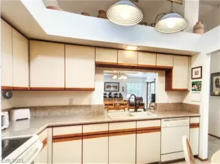 Photo #2: 2330805 Listing 