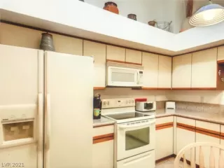 Photo #3: 2330805 Listing 