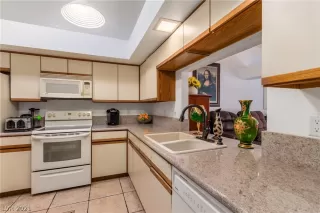 Photo #4: 2330805 Listing 