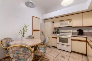 Photo #5: 2330805 Listing 