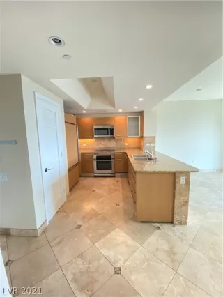 Photo #6: 2330809 Listing