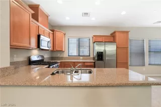 Photo #3: 2330814 Listing