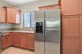 Photo #6: 2330814 Listing