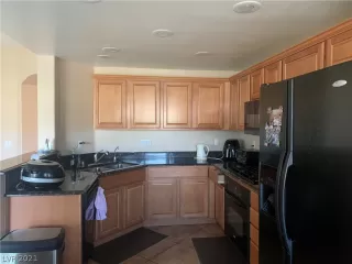 Photo #3: 2330830 Listing