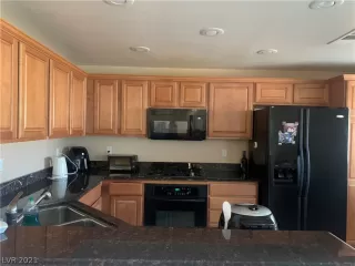 Photo #4: 2330830 Listing