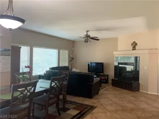 Photo #6: 2330830 Listing