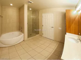Photo #6: 2330863 Listing