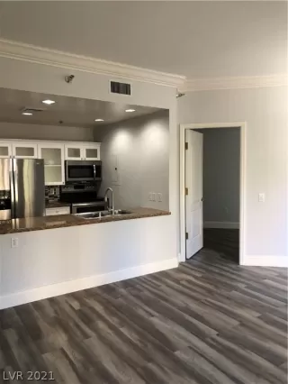 Photo #2: 2330864 Listing