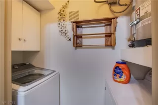 Photo #4: 2330865 Listing 