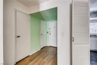 Photo #4: 2330877 Listing 