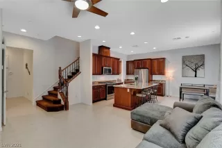 Photo #4: 2330883 Listing 