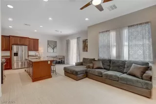 Photo #5: 2330883 Listing 