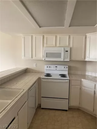 Photo #1: 2330886 Listing 