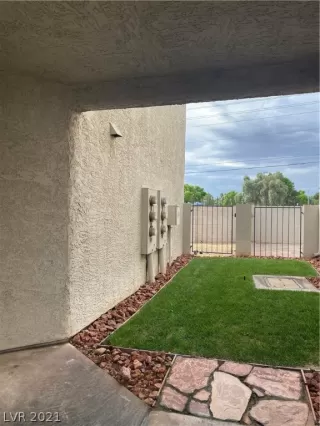 Photo #3: 2330886 Listing 