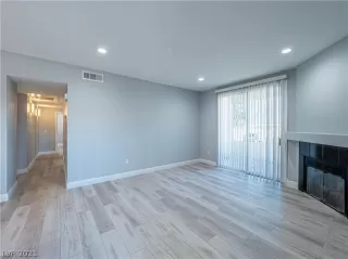 Photo #2: 2330888 Listing