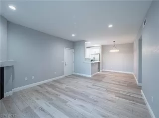 Photo #3: 2330888 Listing