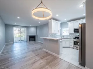 Photo #4: 2330888 Listing