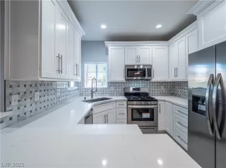 Photo #6: 2330888 Listing