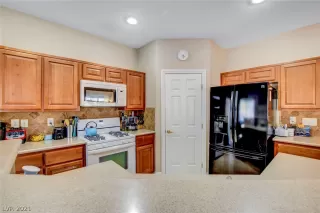 Photo #3: 2330894 Listing