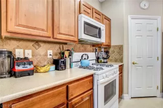 Photo #4: 2330894 Listing