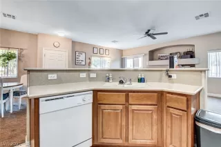 Photo #6: 2330894 Listing