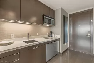 Photo #5: 2330902 Listing 