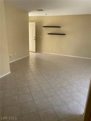 Photo #4: 2330928 Listing 
