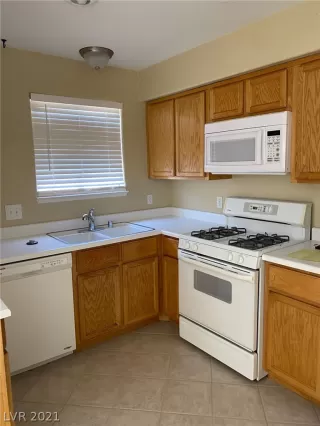 Photo #5: 2330928 Listing 
