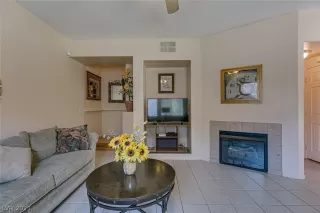 Photo #4: 2330931 Listing