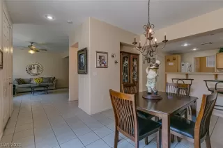 Photo #5: 2330931 Listing