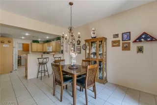 Photo #6: 2330931 Listing