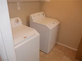 Photo #2: 2330936 Listing 