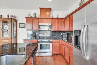 Photo #5: 2330940 Listing