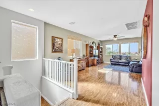 Photo #6: 2330940 Listing