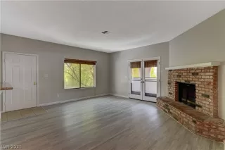 Photo #4: 2330941 Listing 