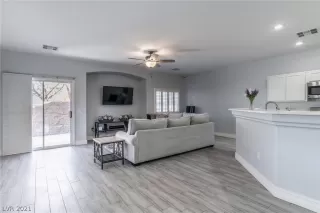 Photo #2: 2330960 Listing