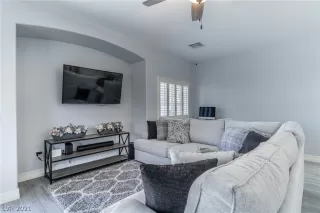 Photo #3: 2330960 Listing