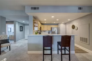 Photo #6: 2330977 Listing