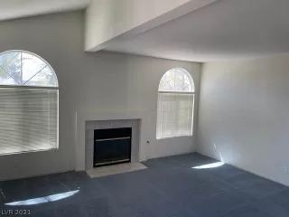 Photo #5: 2330983 Listing 