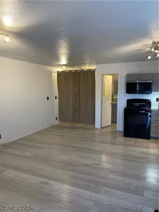 Photo #6: 2331005 Listing 