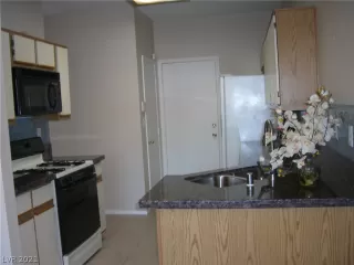 Photo #1: 2331012 Listing