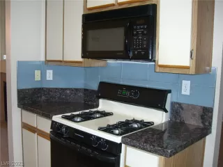 Photo #4: 2331012 Listing